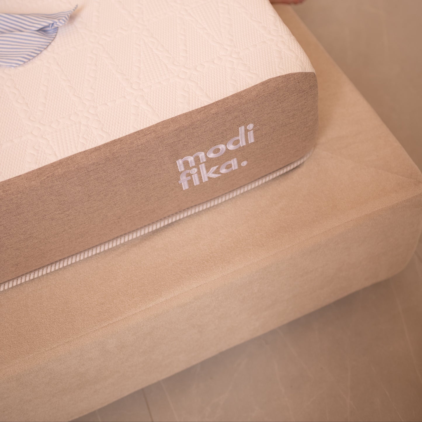 Capa Box Velare Modifika Casal em Tecido Bouclé com Acabamento Sofisticado