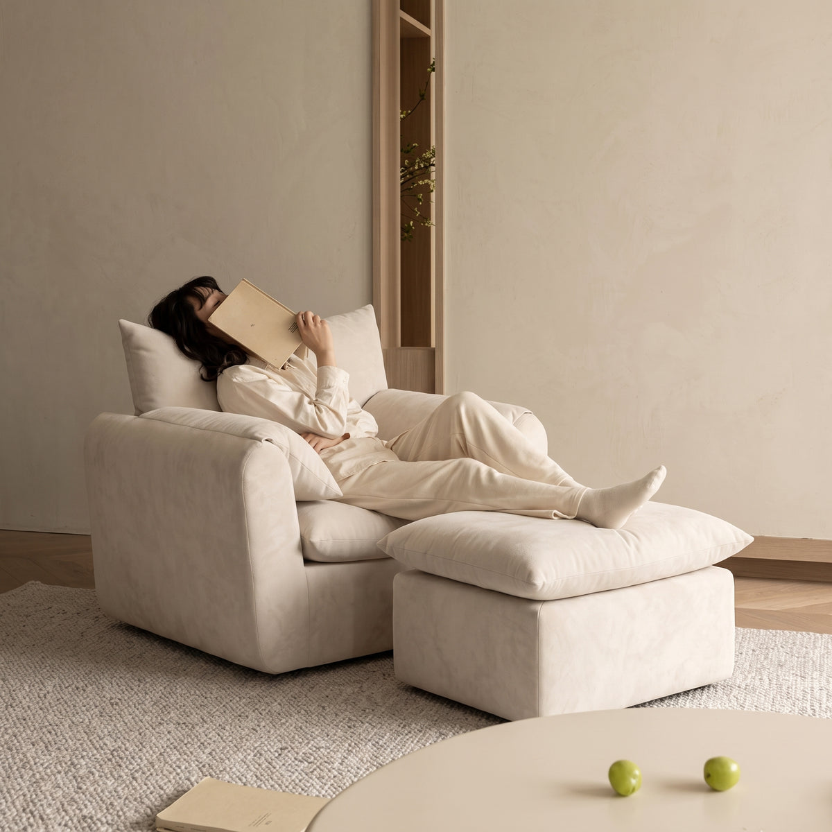 Kit Poltrona Fluffy + Puff Fluffy Tecido Bouclé